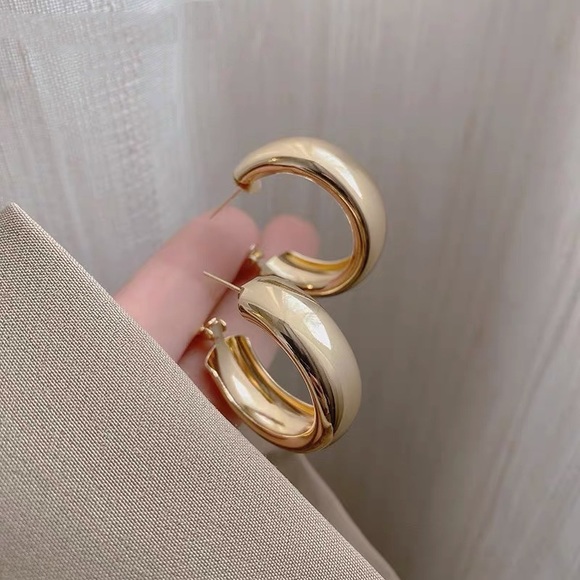 Circular Gold Hoop Earrings - Picture 3 of 8